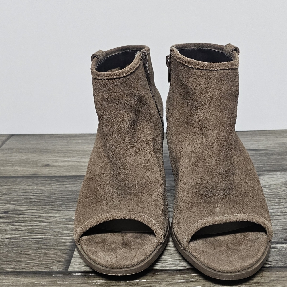 Sole Society Tan Neutral‎ Faux Suede Heeled Booties Minimalist Chic Casual Fall - Picture 2 of 7